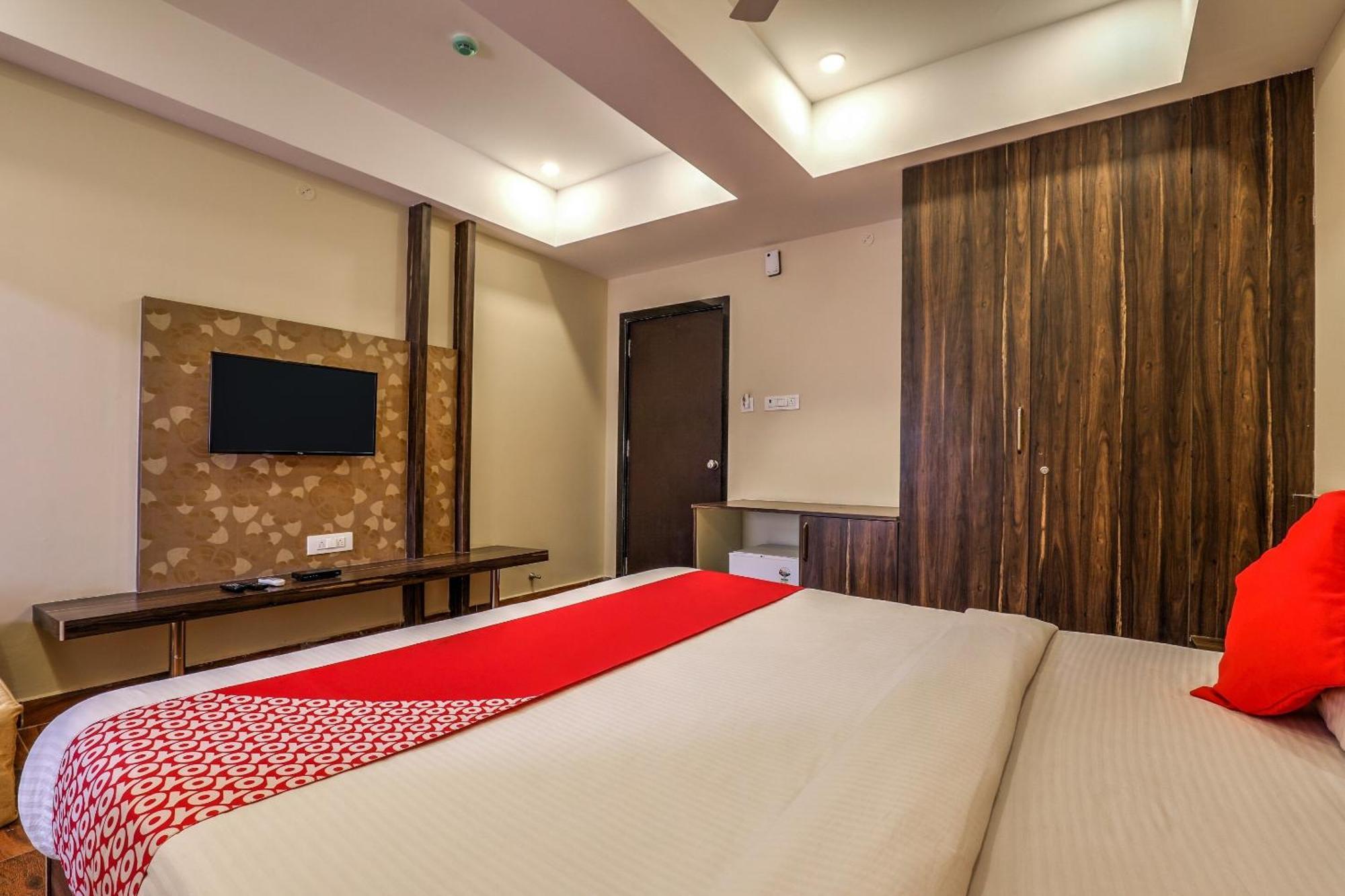 فندق Capital O Sky Grand حيدر أباد المظهر الخارجي الصورة